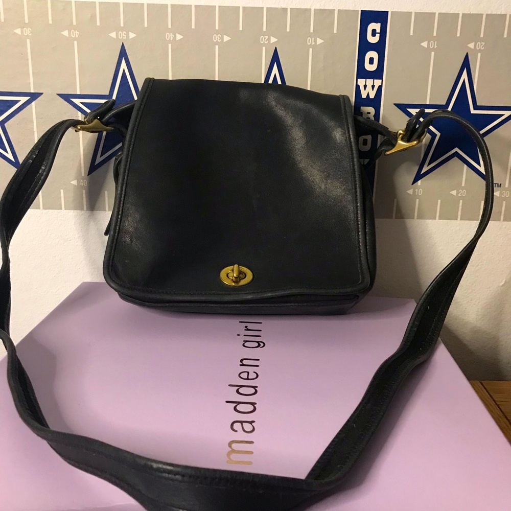 Vintage Coach Purse crossbody Black some wear see all pictures but no tears